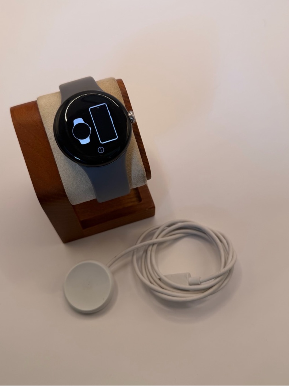 Google Pixel Smart Watch, Charger included